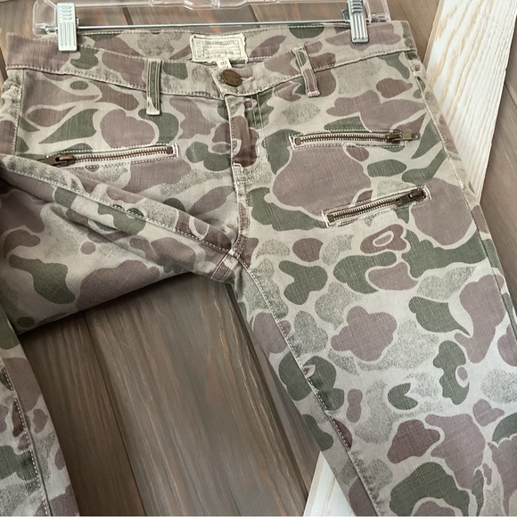 Current/Elliot Multi Zip Camo Jeans - Picture 7 of 16